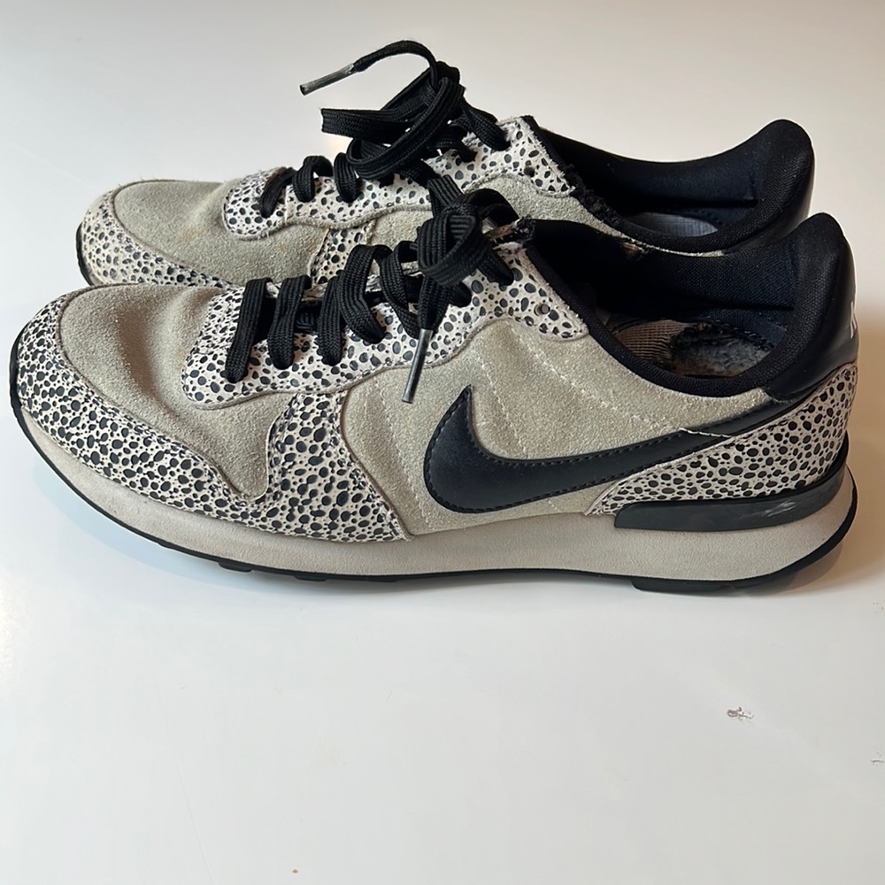 NIKE sneakers